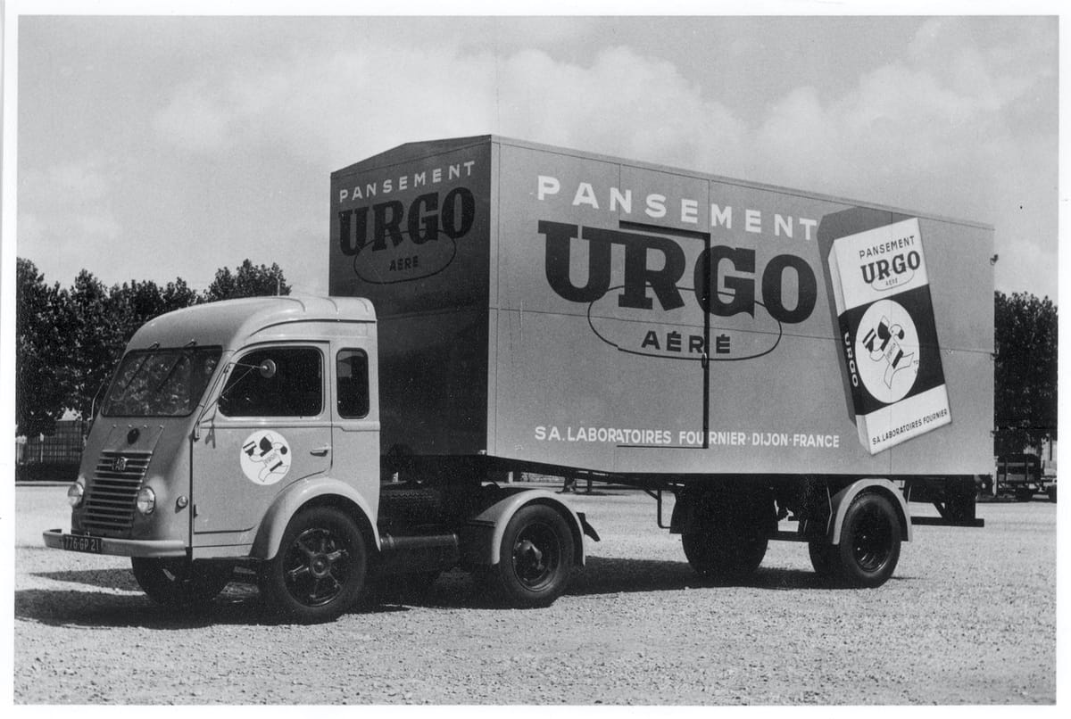 Camión antiguo grupo Urgo